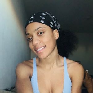 Meet your Posher, Ahkira